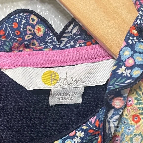 Boden Hattie Collar Sweatshirt Navy with Flower collar - Size 6 - Picture 5 of 6